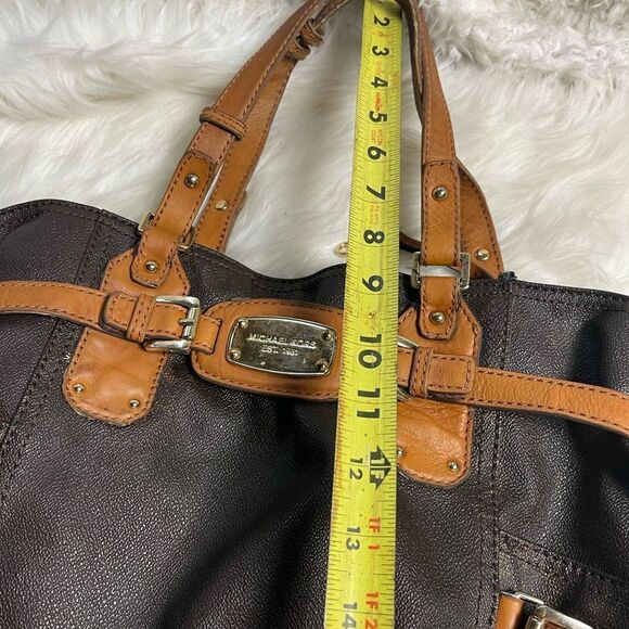Michael Kors Brown coated canvas& tan leather straps &trims large shoulder bag. - Picture 10 of 15